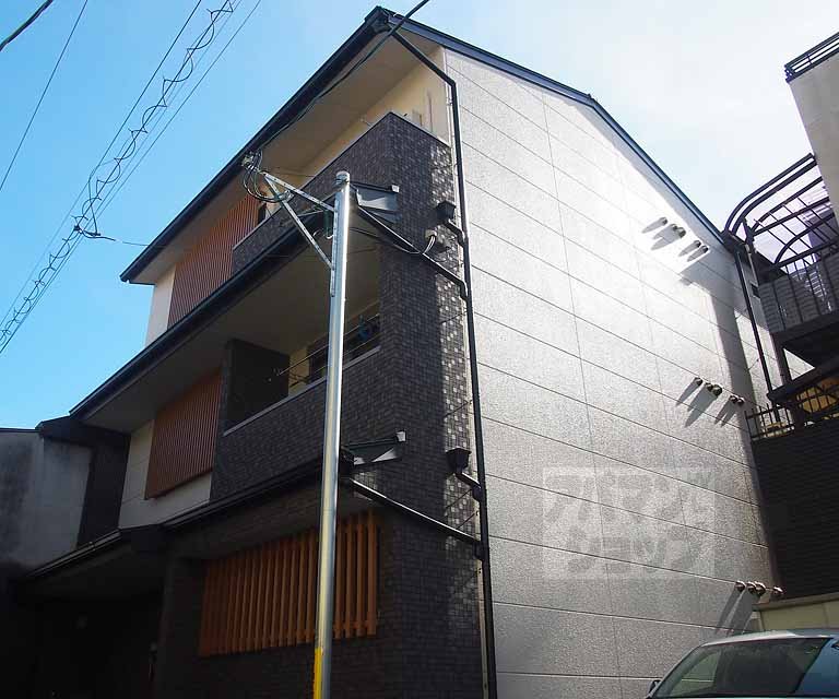 WEST9五条烏丸の外観写真