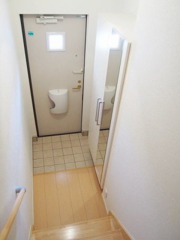 玄関　収納もある玄関です