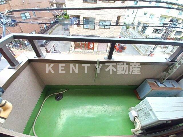 バルコニー　外からの目が気にならないバルコニーで洗濯物が干せます