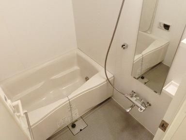 バス・シャワールーム　落ち着いた空間のお風呂です