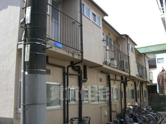 茨木市水尾のアパートの建物外観