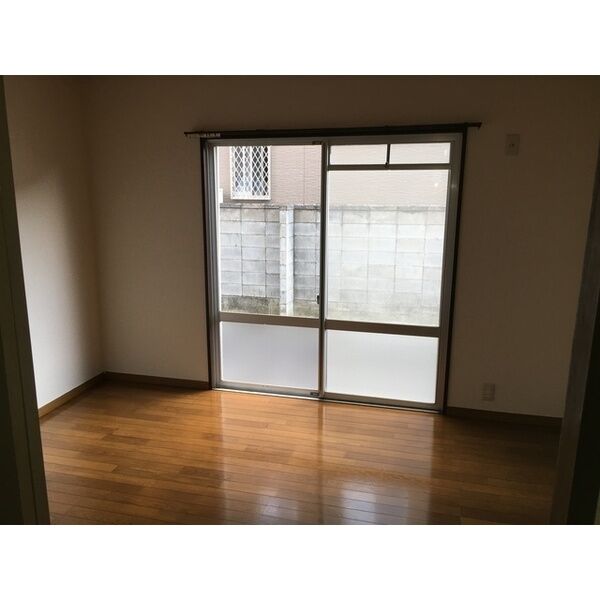 居室・リビング　南向きのお部屋で日当たり良好です。