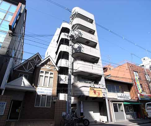 京都市上京区中務町のマンションの建物外観