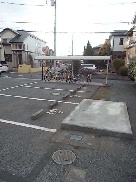 【我孫子市南青山のアパートの駐車場】