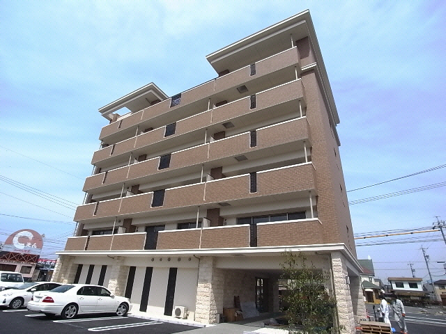羽島市竹鼻町飯柄のマンションの建物外観