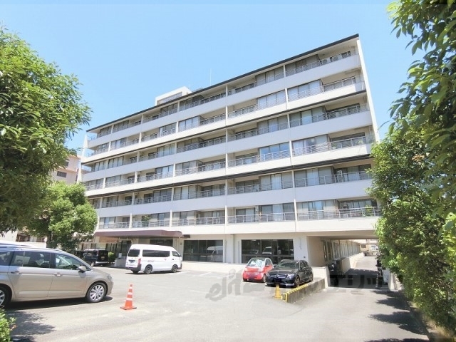 京都市左京区吉田河原町のマンションの建物外観