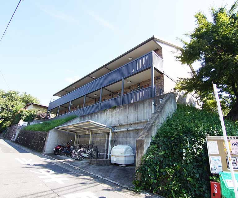 京都市伏見区桃山福島太夫南町のアパートの建物外観