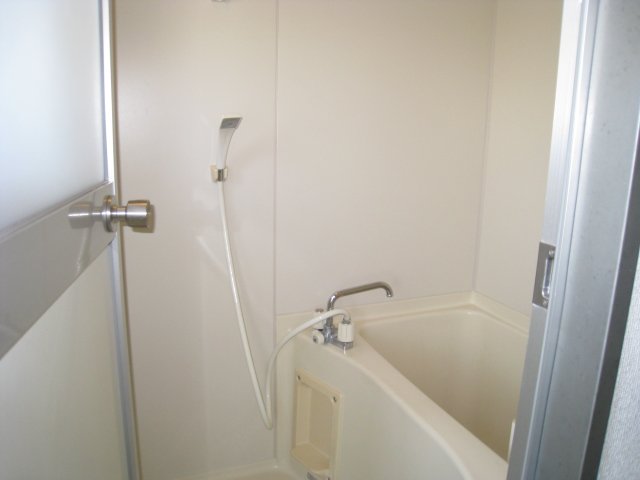 バス・シャワールーム　同物件別号室の写真です。