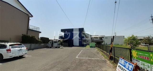 【浜松市中央区雄踏町宇布見のマンションの駐車場】