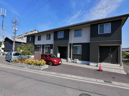 福山市駅家町大字近田のアパートの建物外観