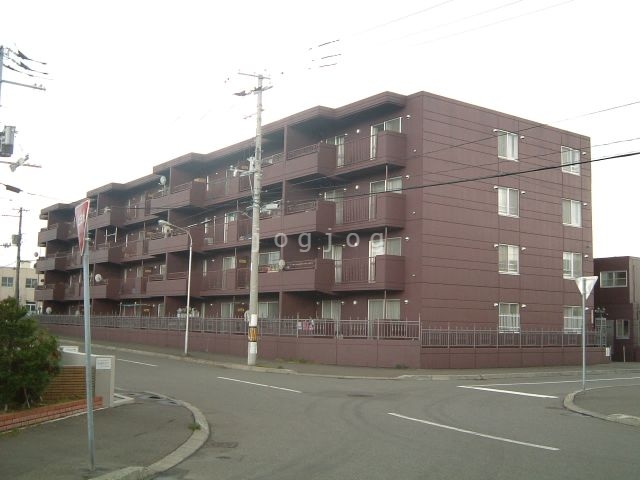 札幌市北区新川一条のマンションの建物外観