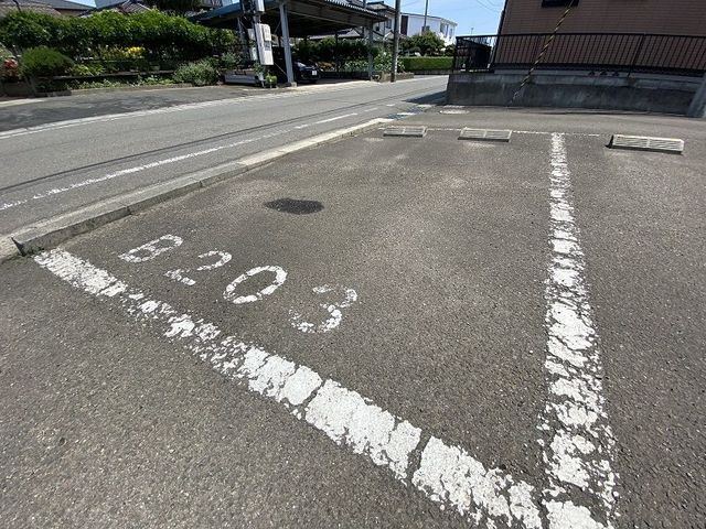 【岩沼市吹上のアパートの駐車場】