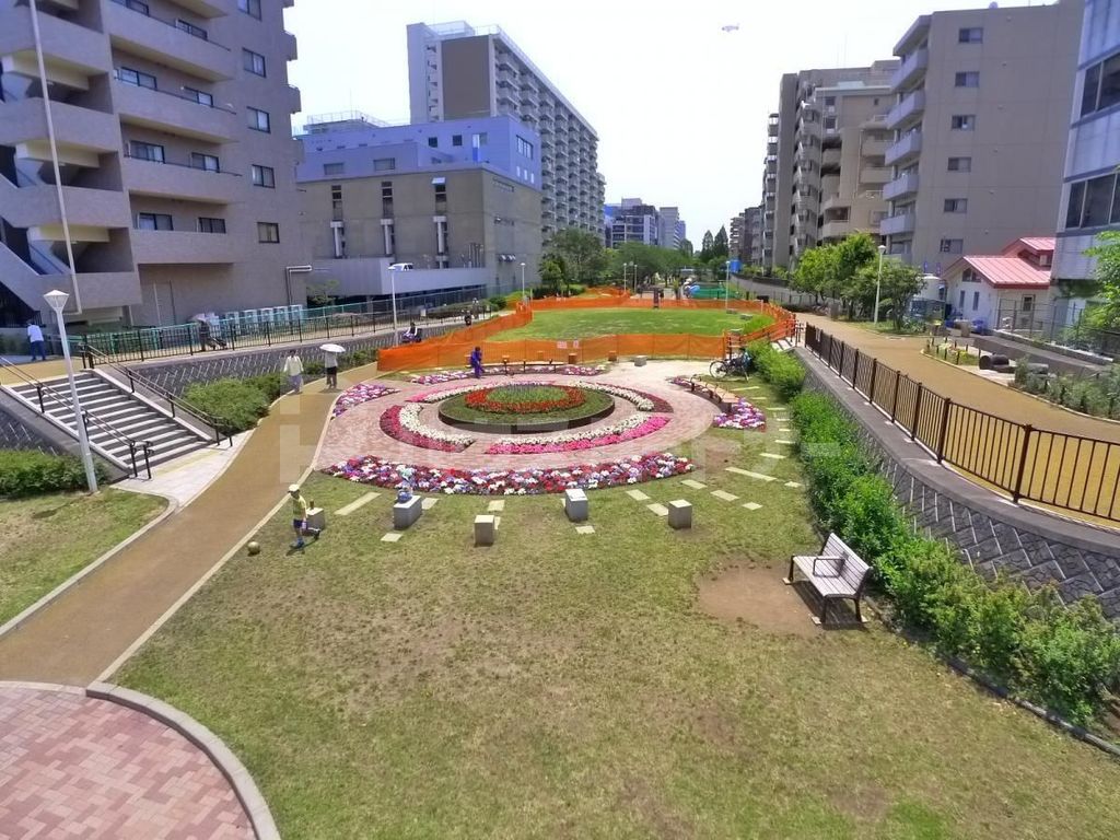 【墨田区緑のマンションの公園】