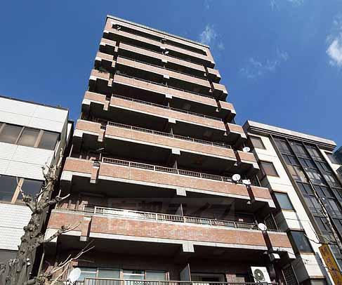 京都市下京区塩竈町のマンションの建物外観