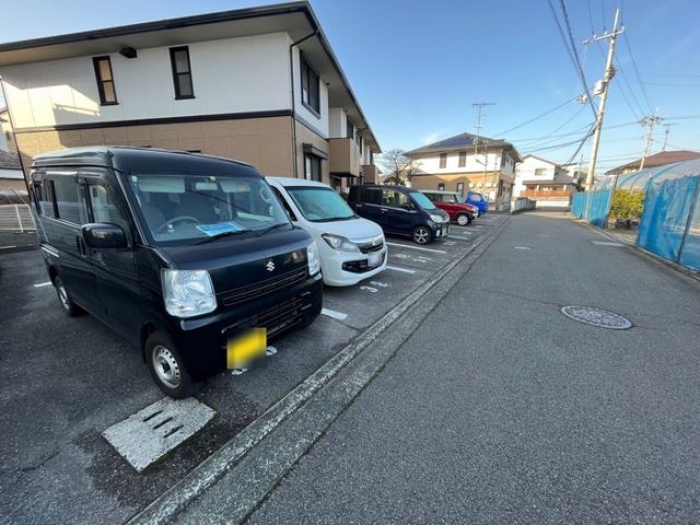 【セントラルヴィレッジ桑原　C棟の駐車場】