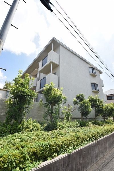 【西東京市中町のマンションの建物外観】