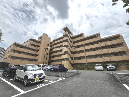 宇治市伊勢田町のマンションの建物外観