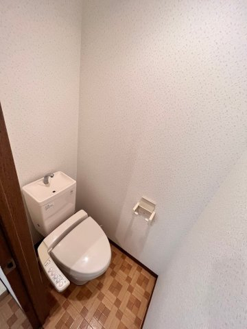 トイレ　別号室の画像です。ご参考下さい。