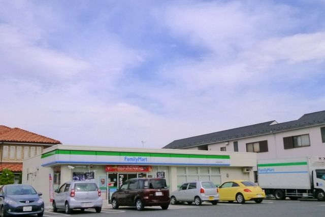 コンビニ　ファミリーマート川越砂新田東店（コンビニ）まで560m