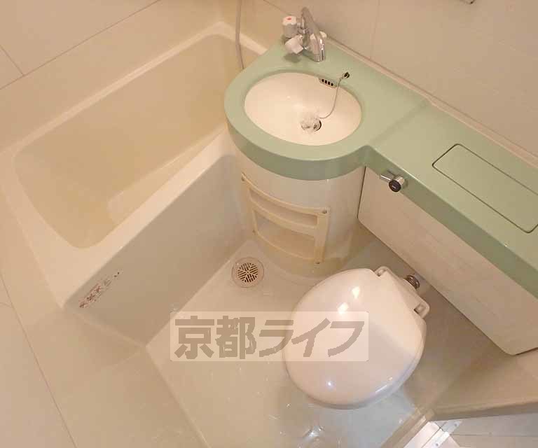 バス・シャワールーム　３点ユニットバスです。