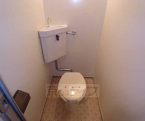 トイレ　キッチン全体です。