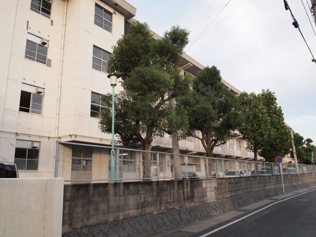 中学校　横代中学校（中学校）まで550m