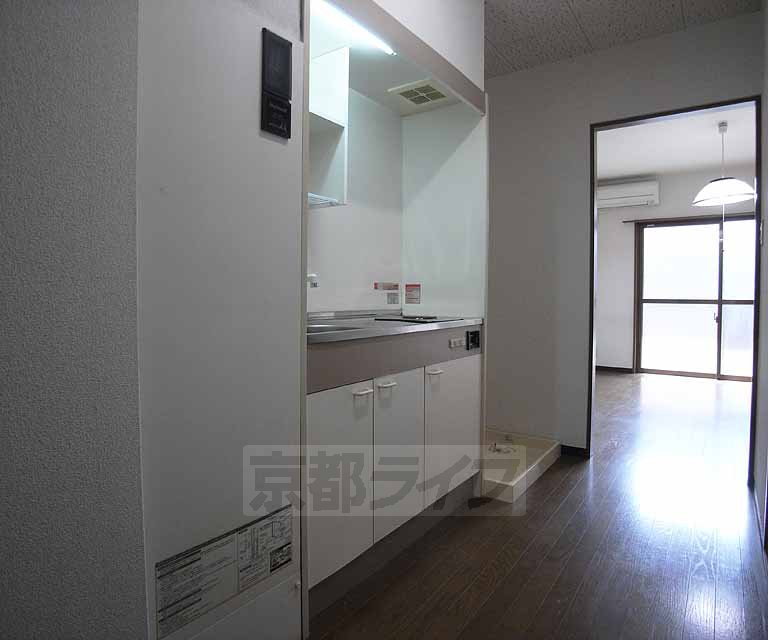 居室・リビング　キッチン周りの様子です。