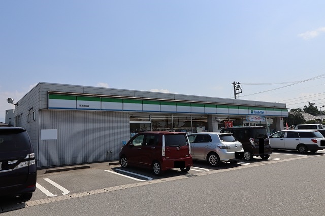 コンビニ　ファミリーマート（コンビニ）まで378m