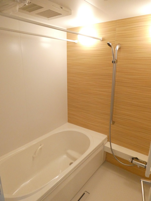 バス・シャワールーム　ゆったりバスルームには追い焚き・浴室乾燥機能付き！