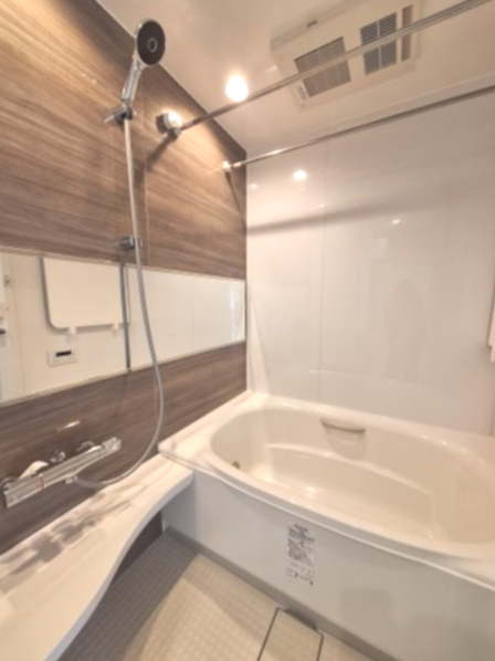 バス・シャワールーム　追焚・浴室乾燥機付きのバスルーム