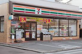 コンビニ　セブンイレブン 福岡箱崎1丁目店（コンビニ）まで693m