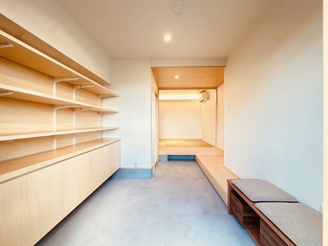 その他部屋・スペース　趣味スペース等、使い方はあなた次第。明るく開放的な土間空間