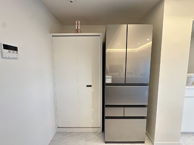 その他　冷蔵庫（６ドア５０８Ｌ、東芝社製）