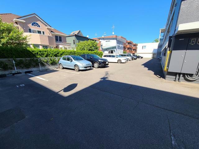 駐車場　駐車場