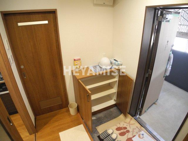 玄関　※室内画像は別号室のもの