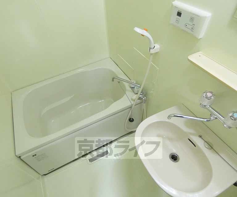 バス・シャワールーム　きれいなお風呂です。