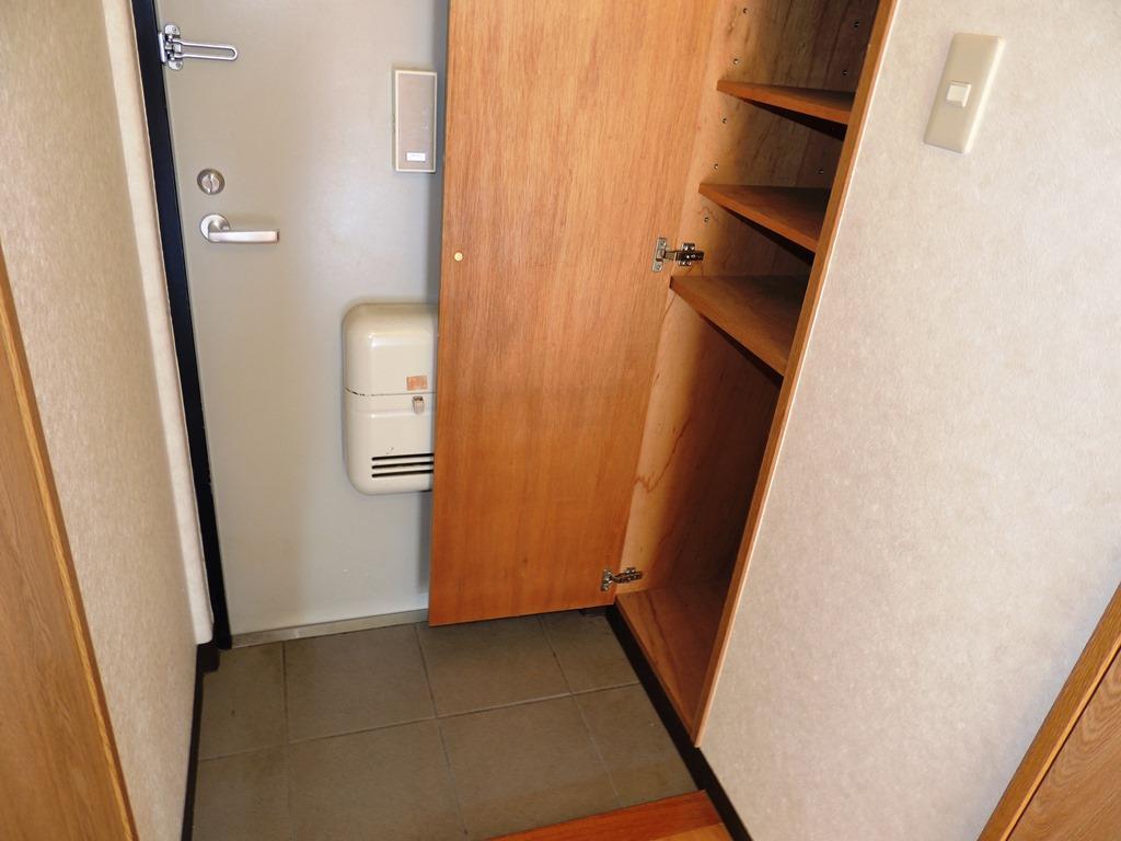 玄関　※写真はモデルルームです。