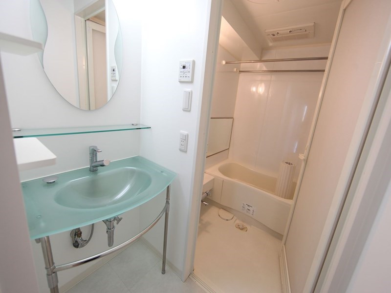 洗面設備　脱衣所　独立洗面台（シャンプードレッサー付）