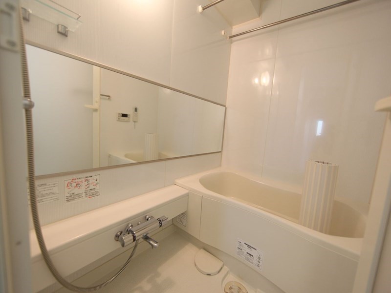 バス・シャワールーム　追い焚き浴室暖房乾燥機ミストサウナ付　窓付き（換気良好）