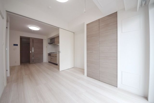 その他部屋・スペース　落ち着いた色調の寝室です