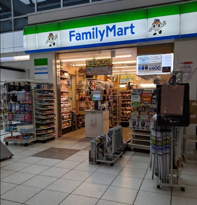 コンビニ　ファミリーマート はまりんセンター南駅店（コンビニ）まで258m