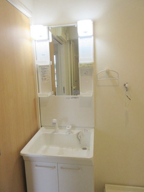 洗面設備　朝の身支度に便利な独立洗面台