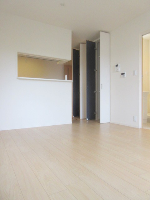 居室・リビング　12.6帖もある快適リビング　人気の対面キッチン