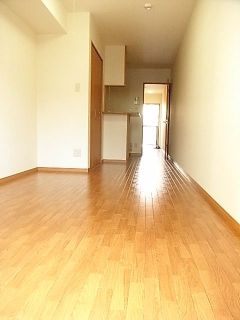 その他部屋・スペース　バルコニーから見た居室