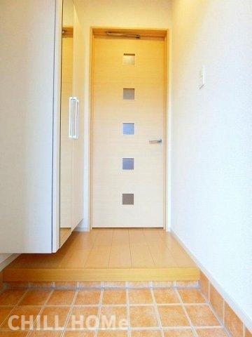 玄関　当社、チルホームのHPもご覧ください(^^)/物件情報多数♪