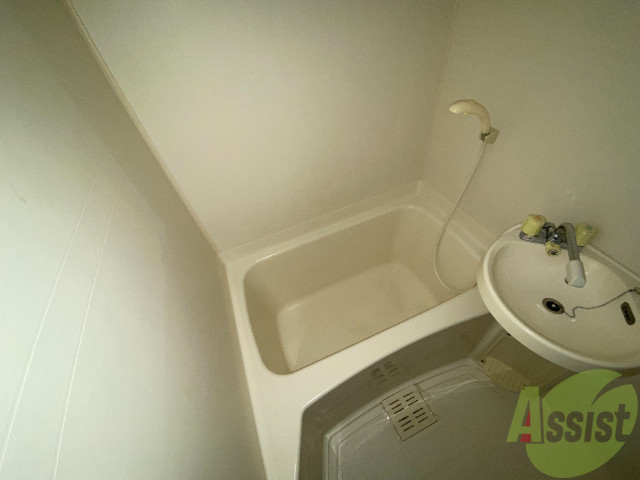 バス・シャワールーム　お風呂はトイレと別になっているので、落ち着きそうですね。