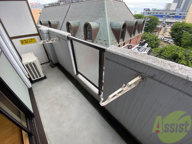 バルコニー　バルコニー付きで洗濯物干すのも便利です。