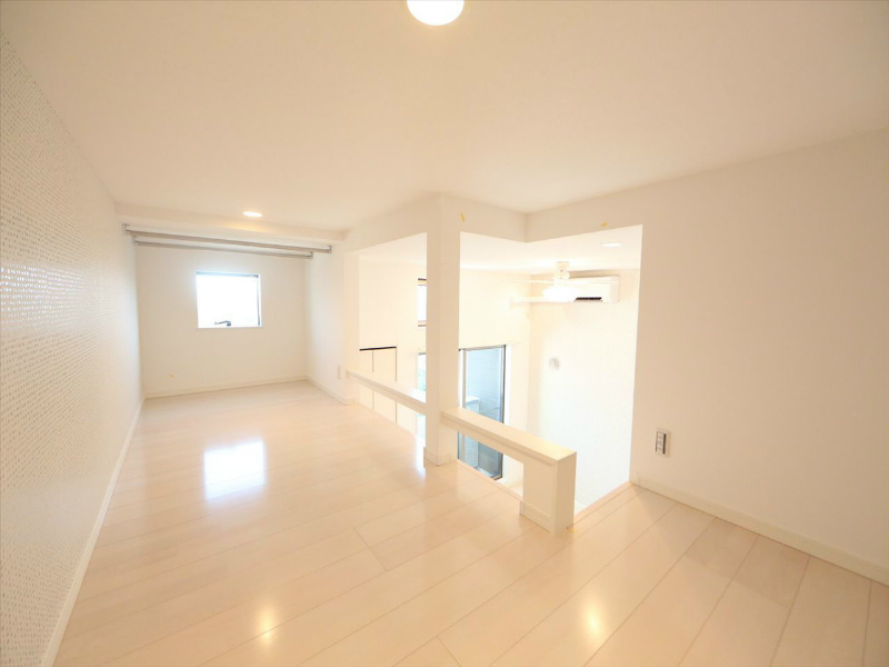 その他部屋・スペース　上階ロフト5.4帖（収納としてもお部屋としても使えます）