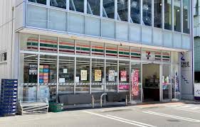 コンビニ　セブン-イレブン 泉岳寺駅前店（コンビニ）まで261m