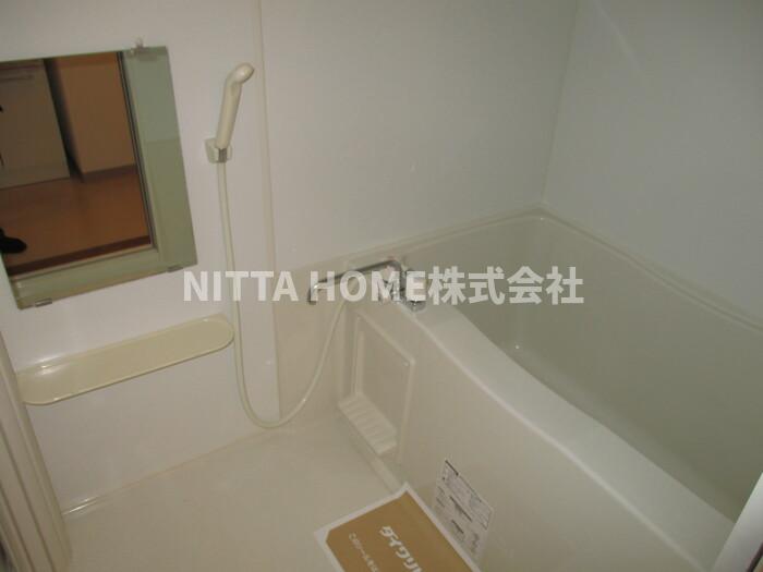 バス・シャワールーム　便利な浴室乾燥機能付きです＊